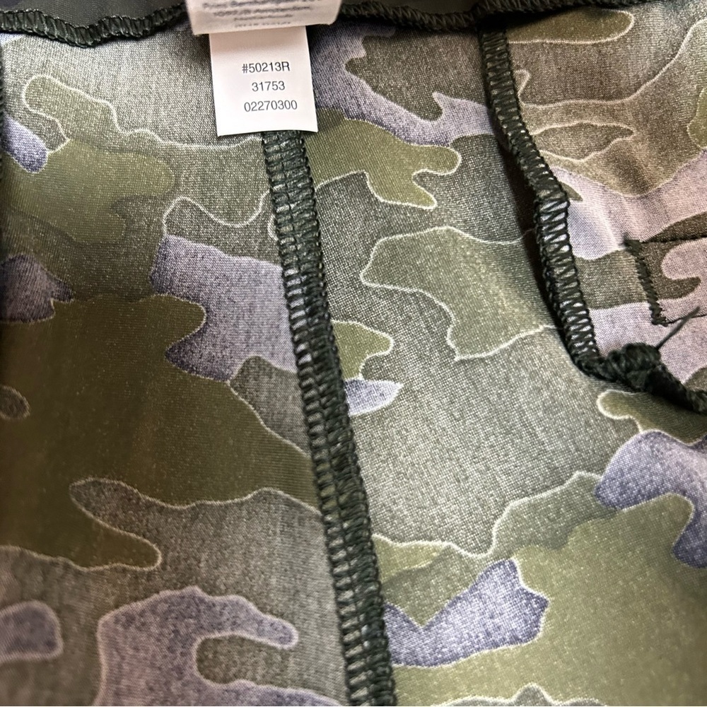 Spanx Green Camo Sunshine Shorts 6” Sz.1X - Picture 16 of 16